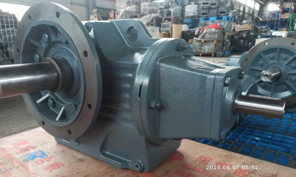 滚轮架蜗轮减速机 翻转机自锁减速箱工作原理