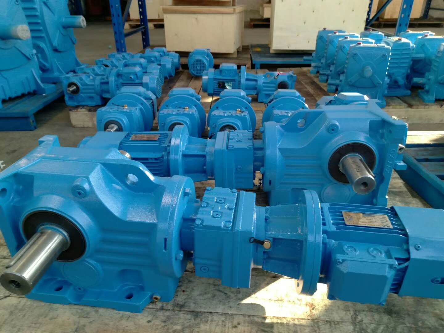 再生棉设备减速机 减速箱 齿轮减速电机